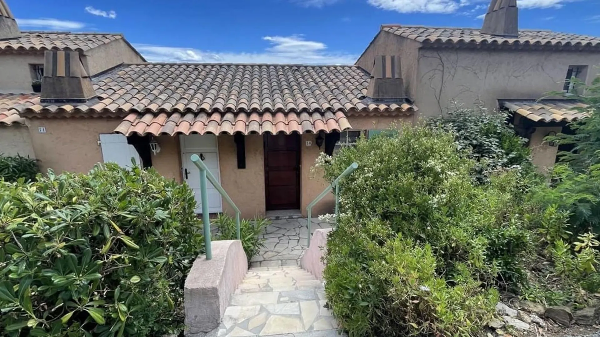 Nest Overlooking The Gulf Of Saint-Tropez روكبرون-سور-أرجينس 0*,