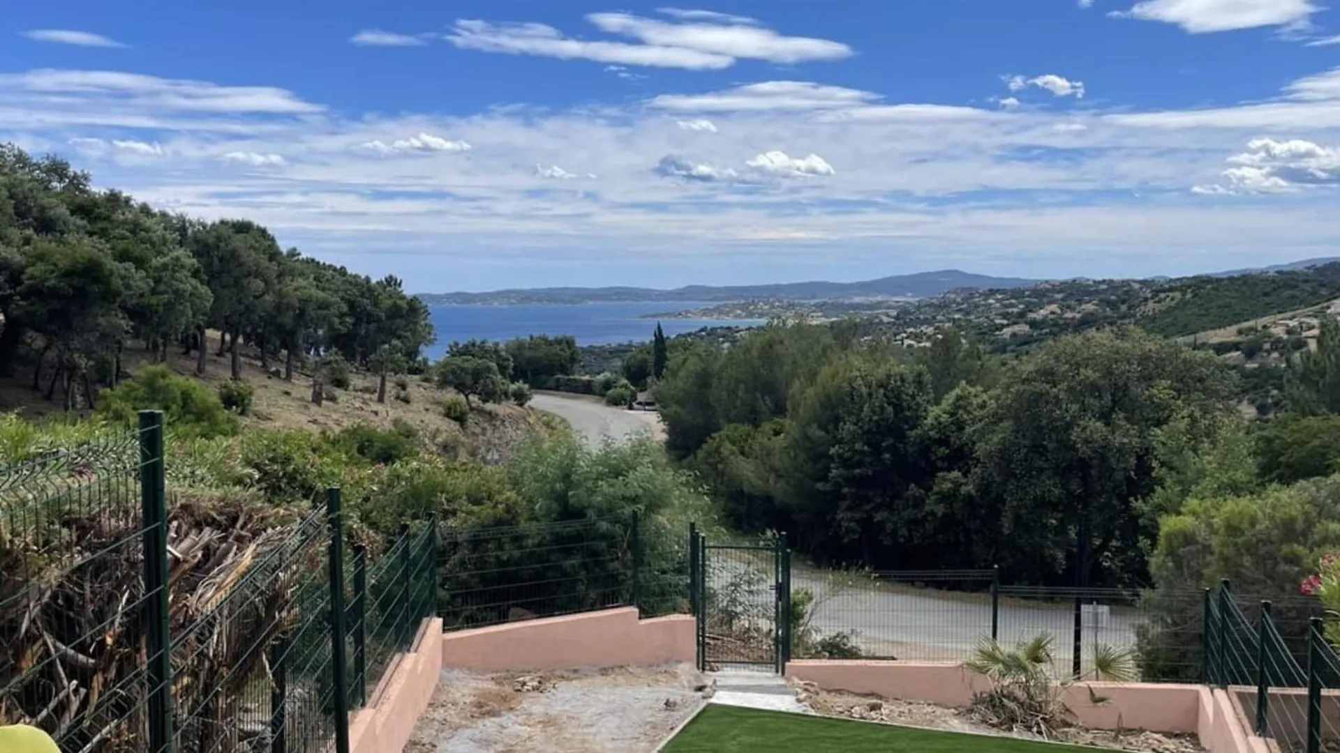 شقة Nest Overlooking The Gulf Of Saint-Tropez روكبرون-سور-أرجينس فرنسا