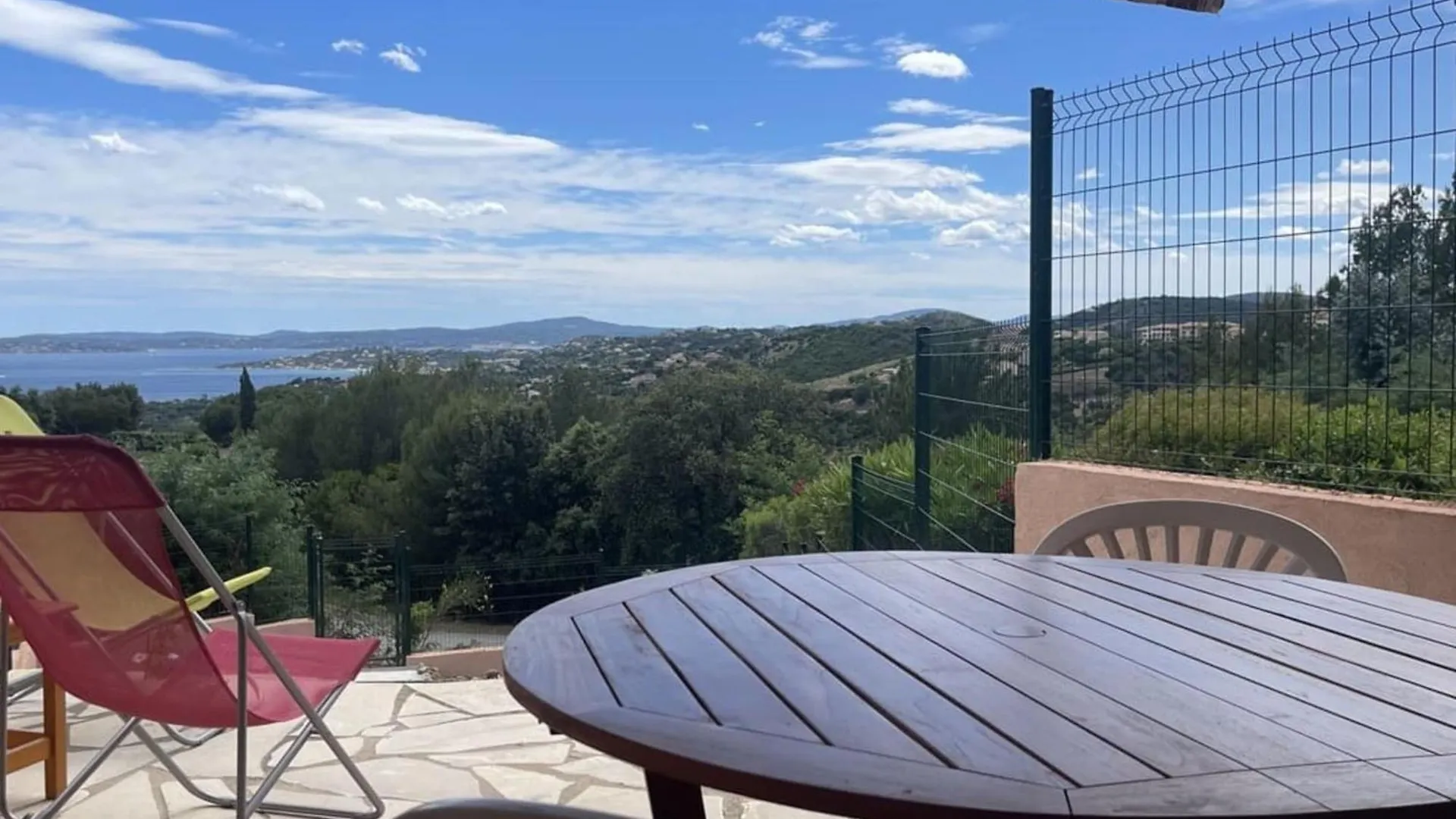 Nest Overlooking The Gulf Of Saint-Tropez روكبرون-سور-أرجينس