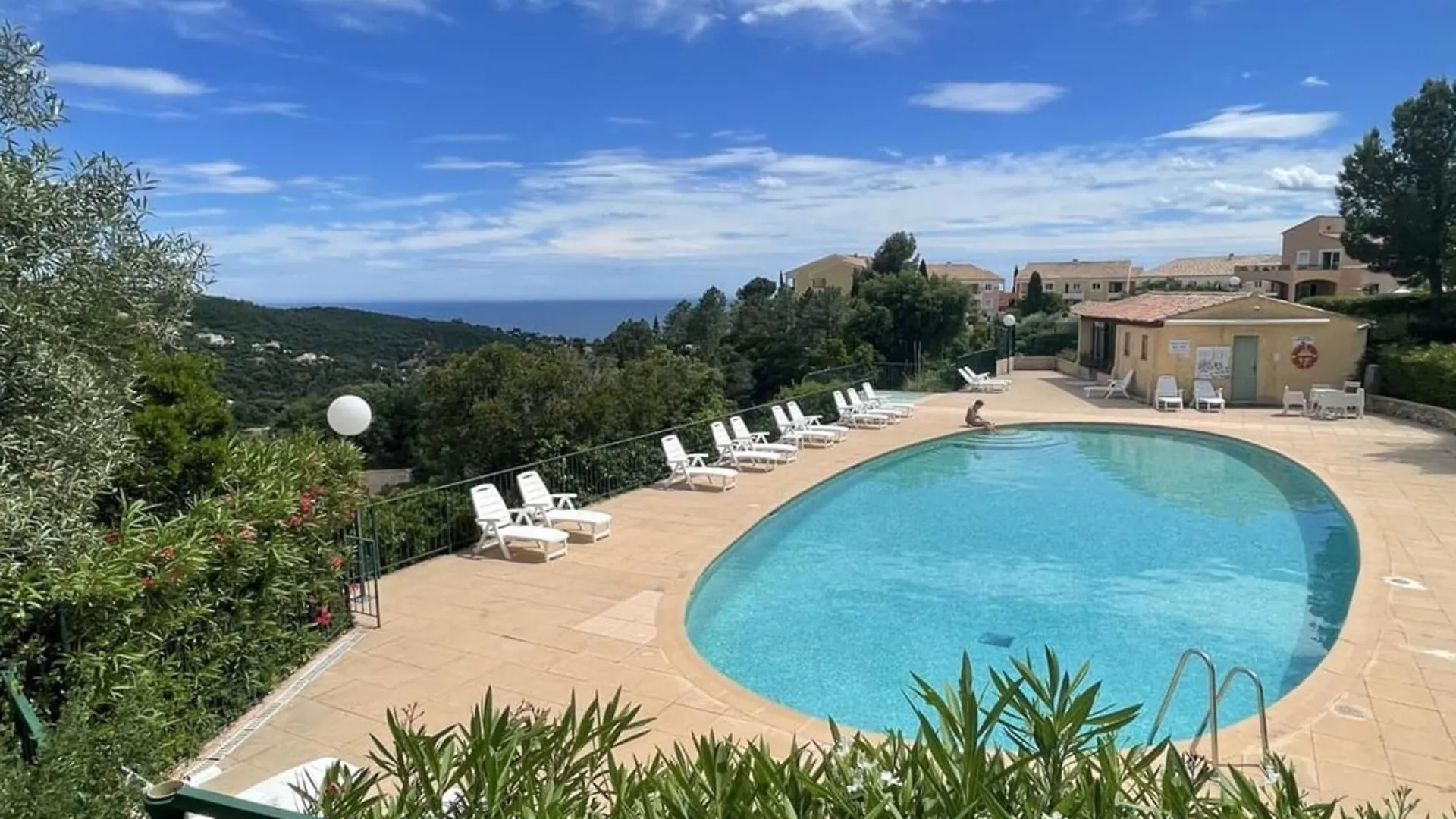Nest Overlooking The Gulf Of Saint-Tropez روكبرون-سور-أرجينس